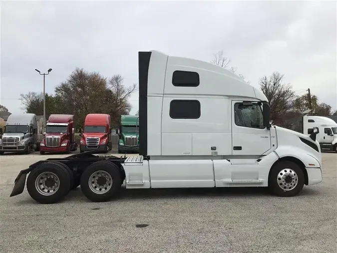 2022 VOLVO VNL860