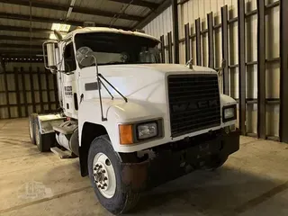 1996 MACK CH613
