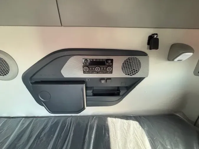 2026 VOLVO VNL64T860