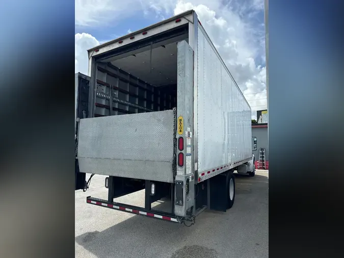 2018 FREIGHTLINER/MERCEDES M2 106