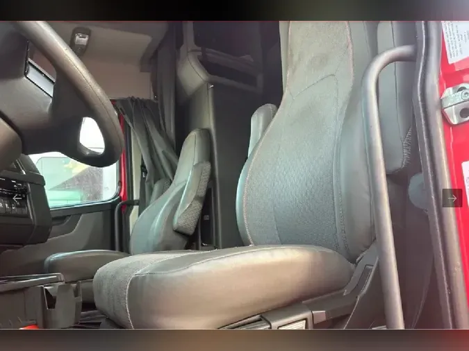 2022 VOLVO VNL64T760