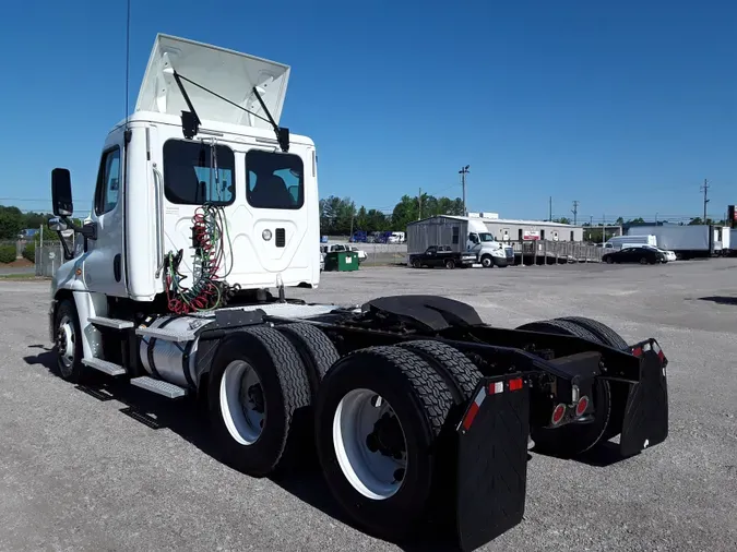 2015 FREIGHTLINER/MERCEDES CASCADIA 125