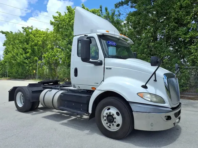 2019 NAVISTAR INTERNATIONAL RH613 DAYCAB S/Adde80f7e5cd17d889602bcdde834f553