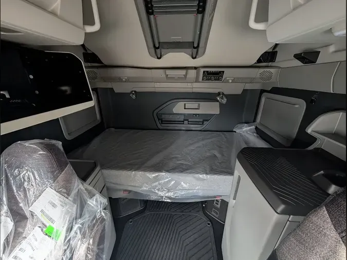 2026 VOLVO VNL64T860ddeafbeb2d7bd5b6a45298465c47c270