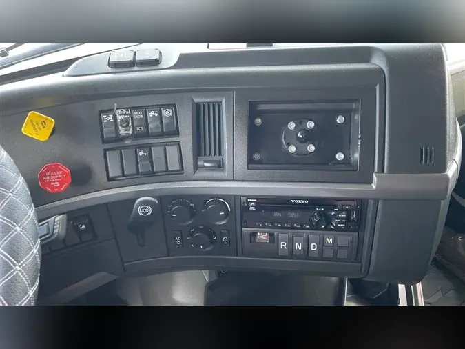 2020 VOLVO VNL760