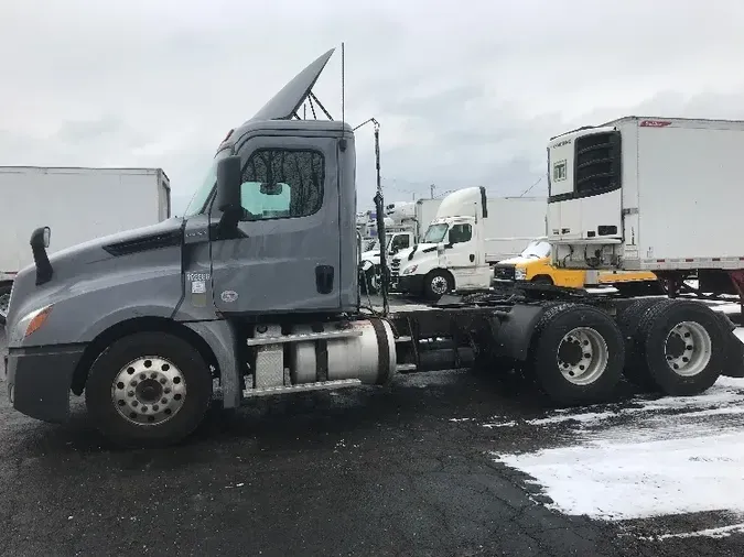 2018 Freightliner T12664ST