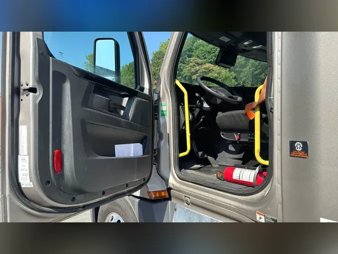 2023 Freightliner Cascadia 126