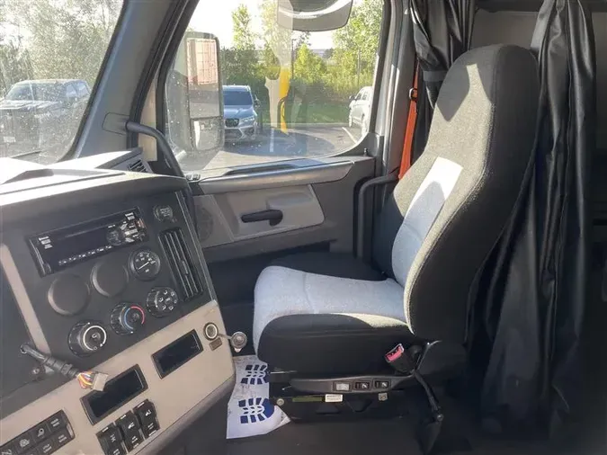 2019 FREIGHTLINER CA126