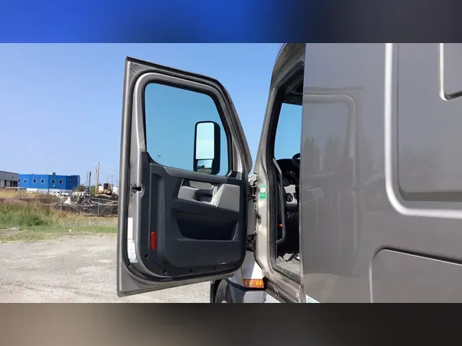 2021 Freightliner Cascadia 126