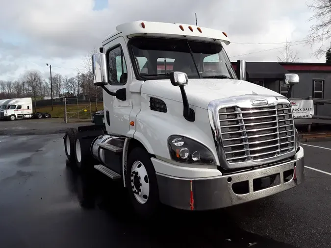 2017 FREIGHTLINER/MERCEDES CASCADIA 113