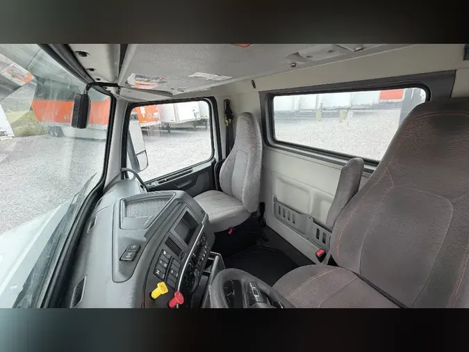 2020 Volvo VNL300