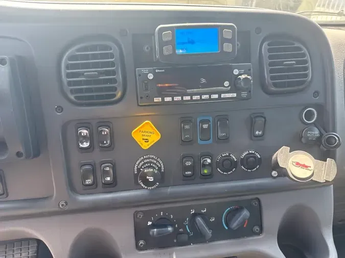 2019 FREIGHTLINER/MERCEDES M2 106
