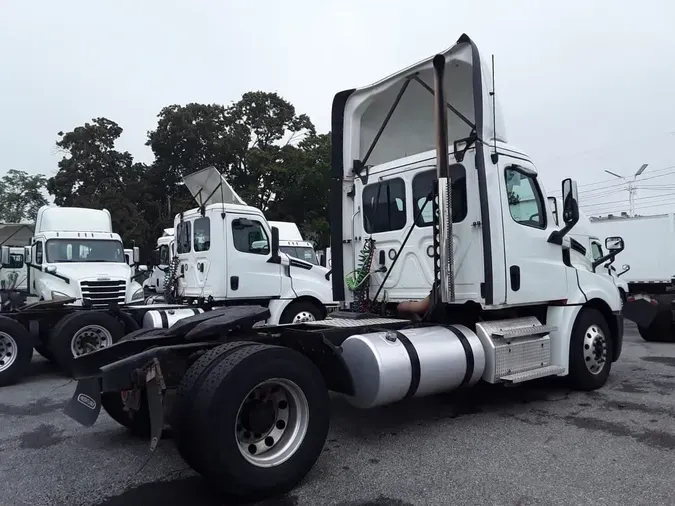2020 FREIGHTLINER NEW CASCADIA 126