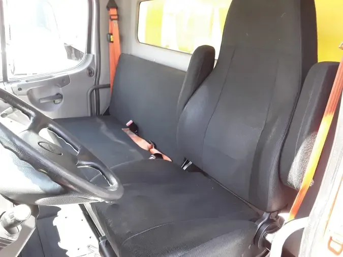 2018 FREIGHTLINER M2 106