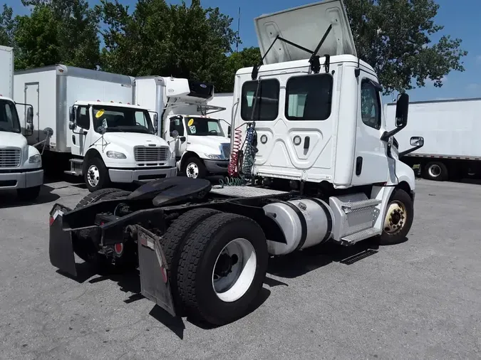 2020 FREIGHTLINER/MERCEDES NEW CASCADIA 126ddffb76bff9ec0f0ed2267b4ebfa4c10