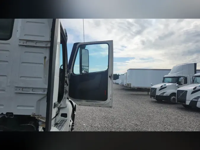 2019 Volvo VNL300