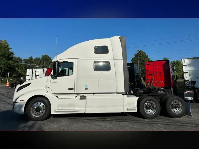 2022 VOLVO VNL64T860