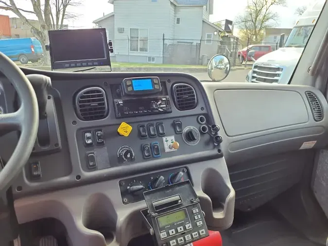 2019 FREIGHTLINER/MERCEDES M2 106