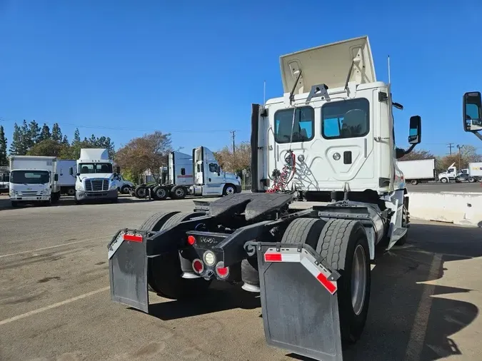 2016 FREIGHTLINER/MERCEDES CASCADIA 113