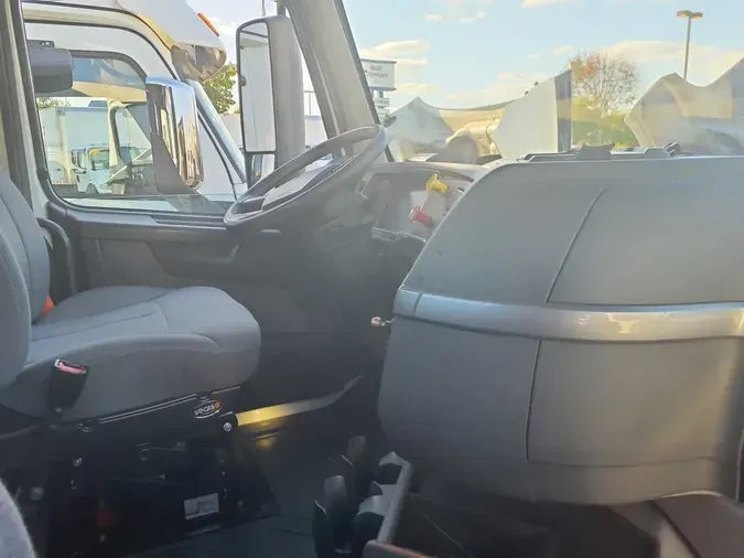 2019 VOLVO VNL64T-300