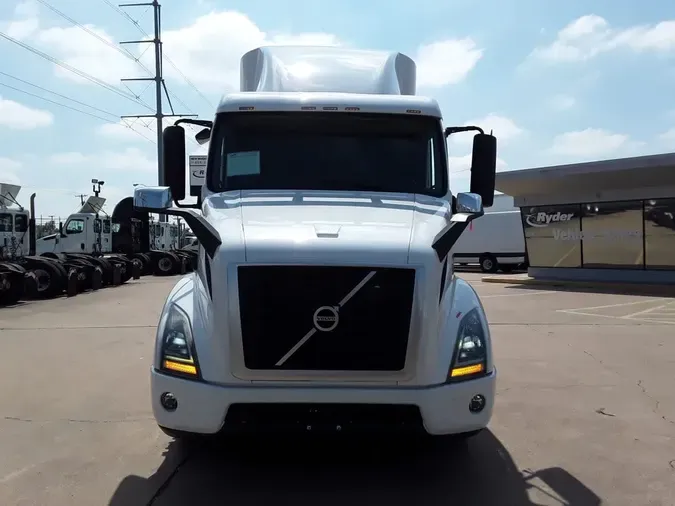 2020 VOLVO VNR64T-640