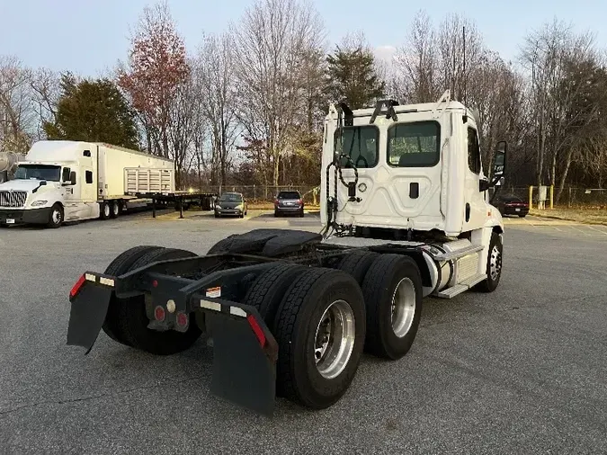 2017 Freightliner X12564ST