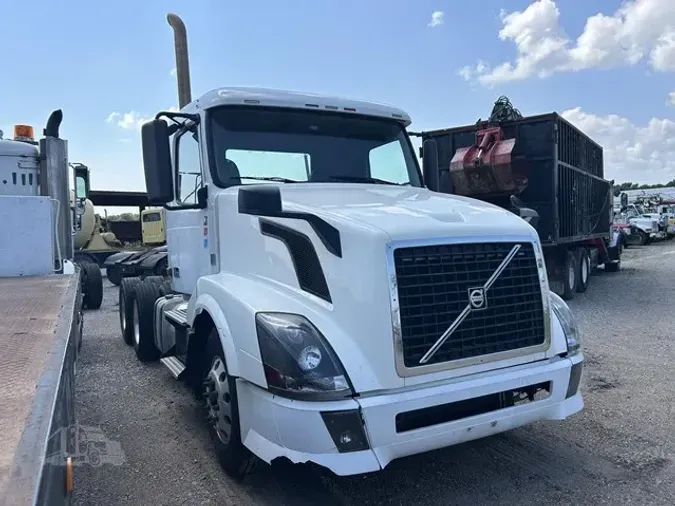 2012 VOLVO VNL64T300