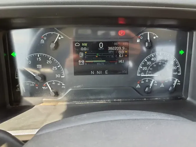 2019 VOLVO VNL64T-300