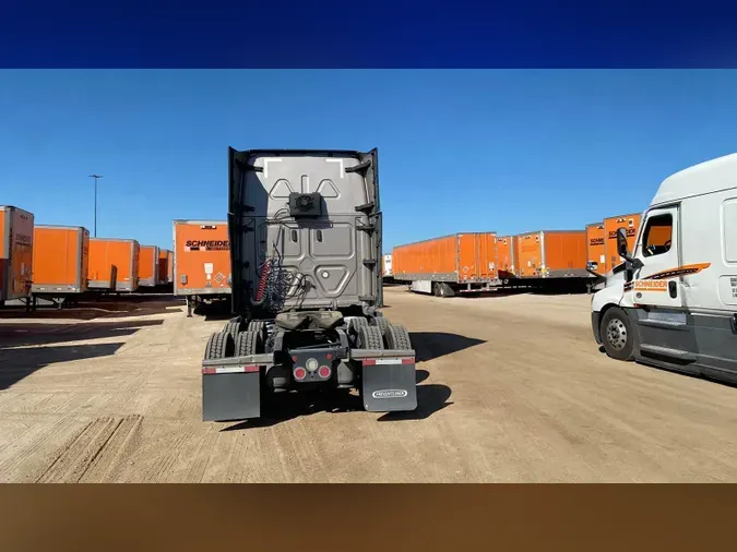 2023 Freightliner Cascadia 126de15aa4f3b5b0424ce9d5621ea0b5fc7