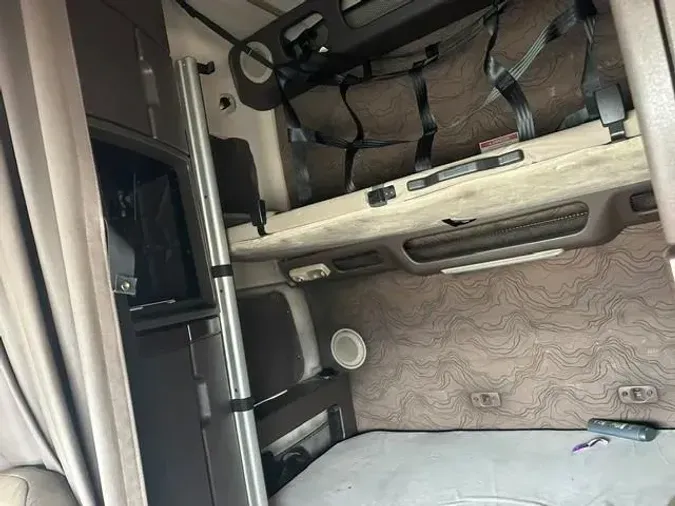 2015 Volvo VNL780