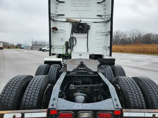 2020 VOLVO VNL64T760