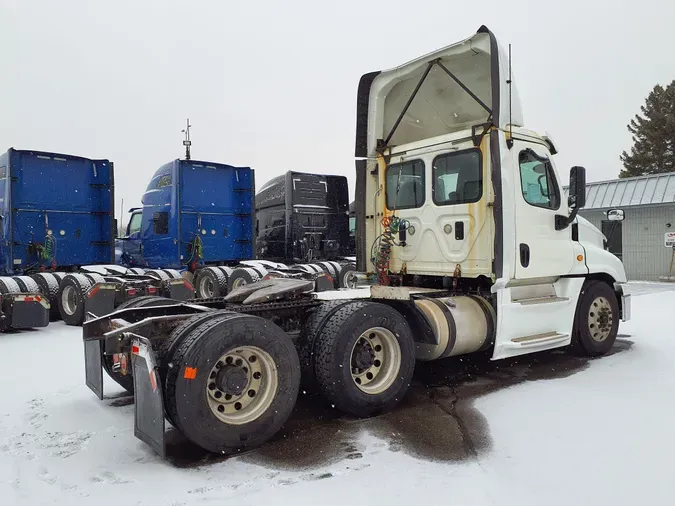 2016 FREIGHTLINER/MERCEDES CASCADIA 125