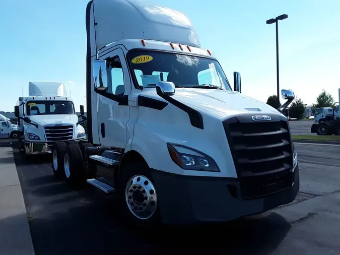 2019 FREIGHTLINER/MERCEDES NEW CASCADIA 116de1b3319f1b626c75d2d9bee6f31757b