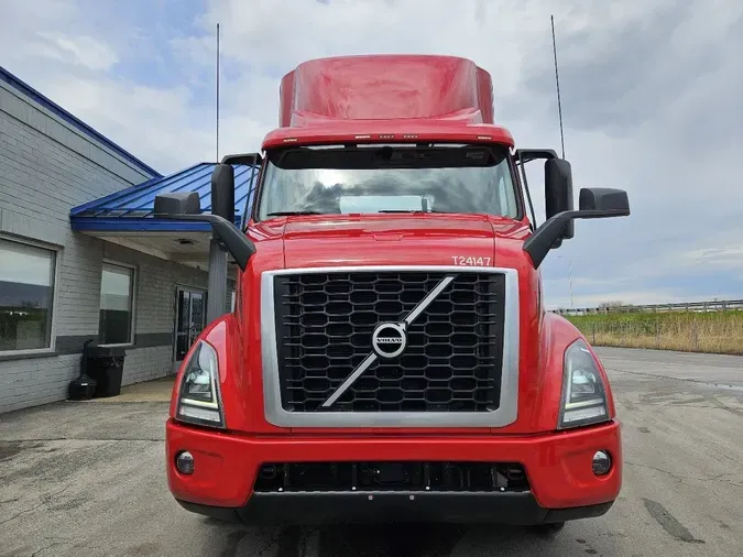 2020 VOLVO VNR64T300