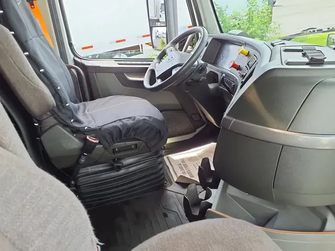 2019 VOLVO VNL64T-760