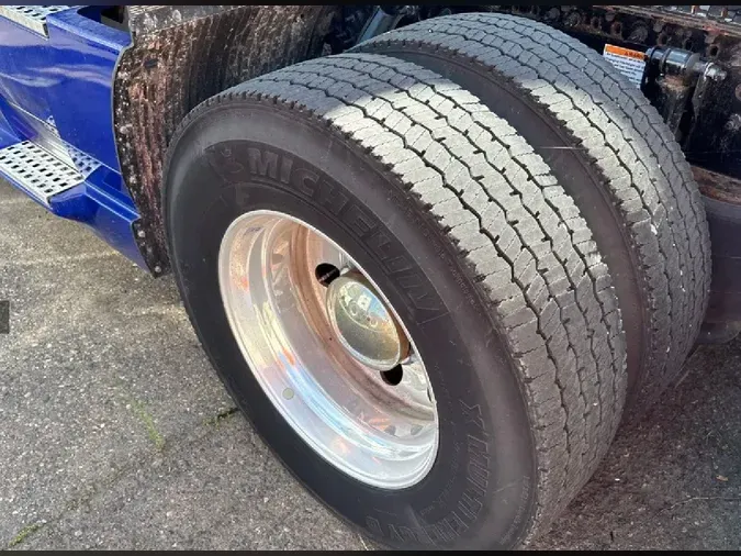 2024 VOLVO VNL64T760