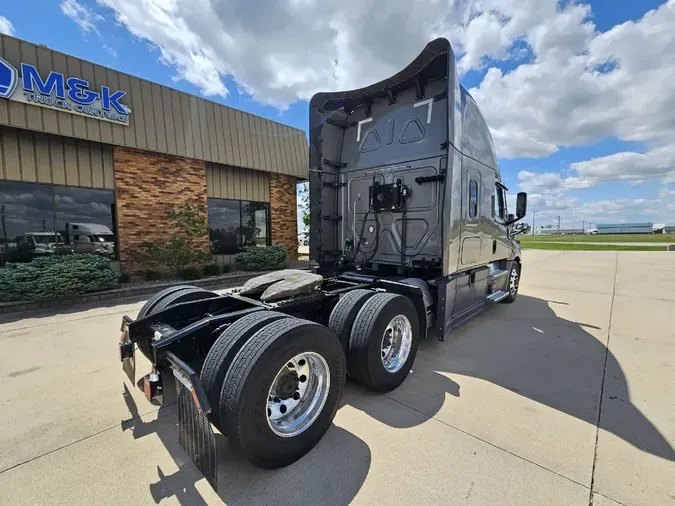 2025 FREIGHTLINER Cascadia 126