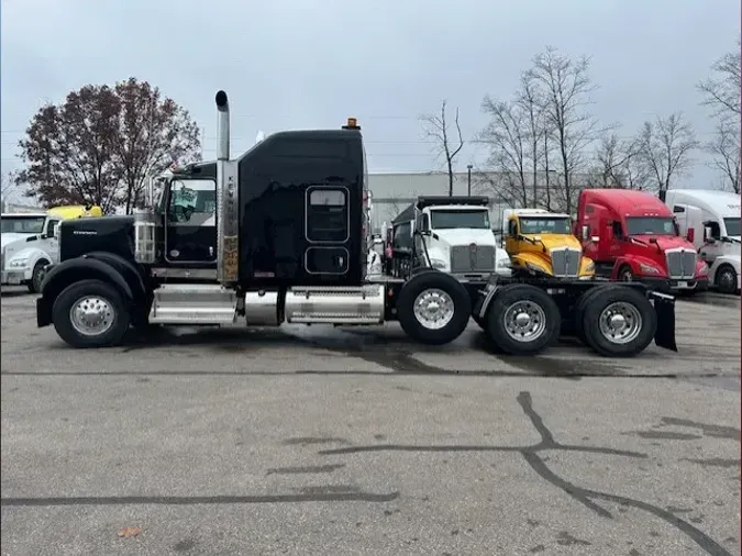 2024 Kenworth W900