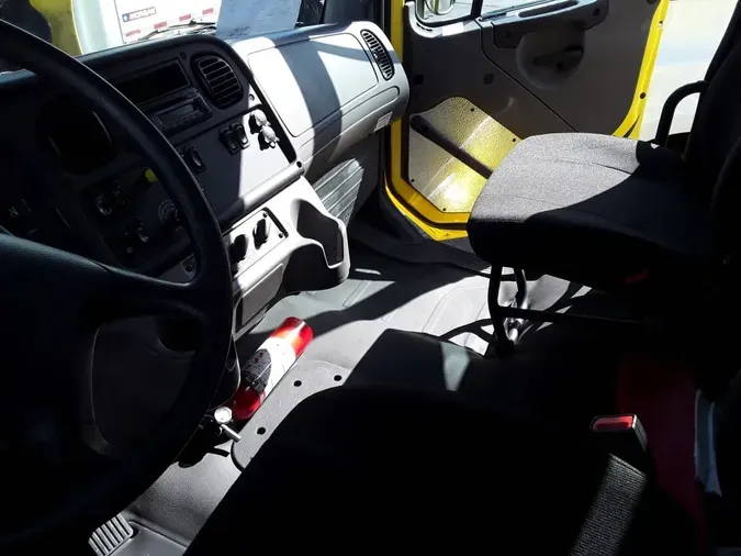 2016 FREIGHTLINER M2 106