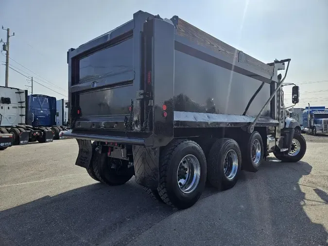 2016 MACK GU803