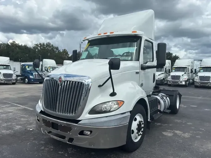 2019 NAVISTAR INTERNATIONAL RH613 DAYCAB S/A