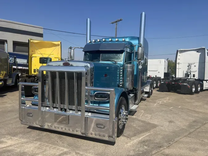 2023 Peterbilt 389