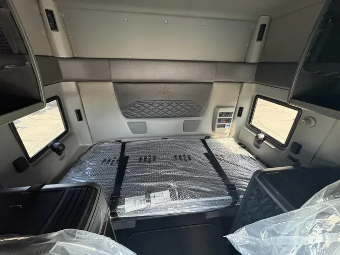 2027 International HX520 SLEEPERde423aebd7e621ac176f17932faf12dd