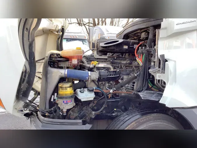 2020 Freightliner Cascadia 126de44a428017f0b1f75c08a2eda06f563