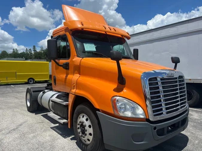 2019 FREIGHTLINER/MERCEDES CASCADIA 125