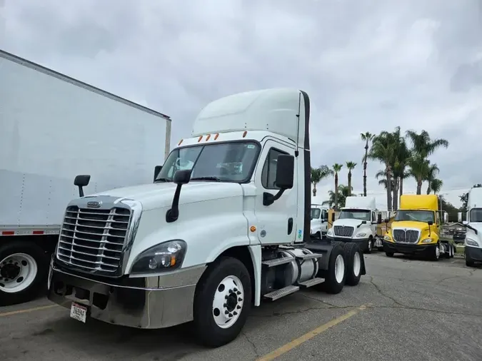 2020 FREIGHTLINER/MERCEDES CASCADIA 125