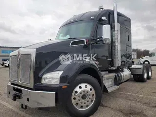 2021 KENWORTH T880