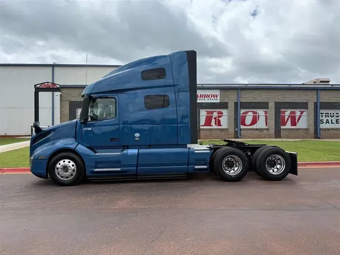 2021 VOLVO VNL760