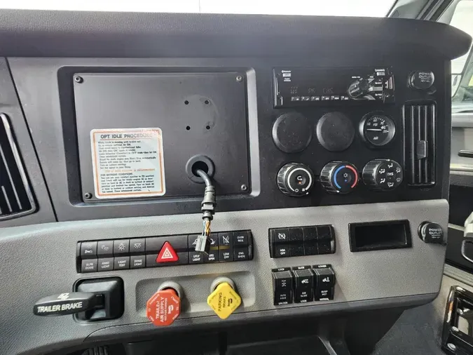 2021 FREIGHTLINER Cascadia 126