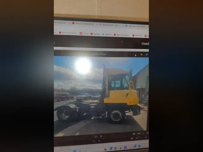 2021 AUTOCAR YARD TRACTOR
